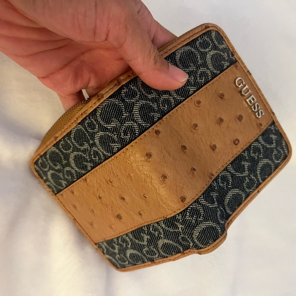 Guess wallet - Picture 2 of 3